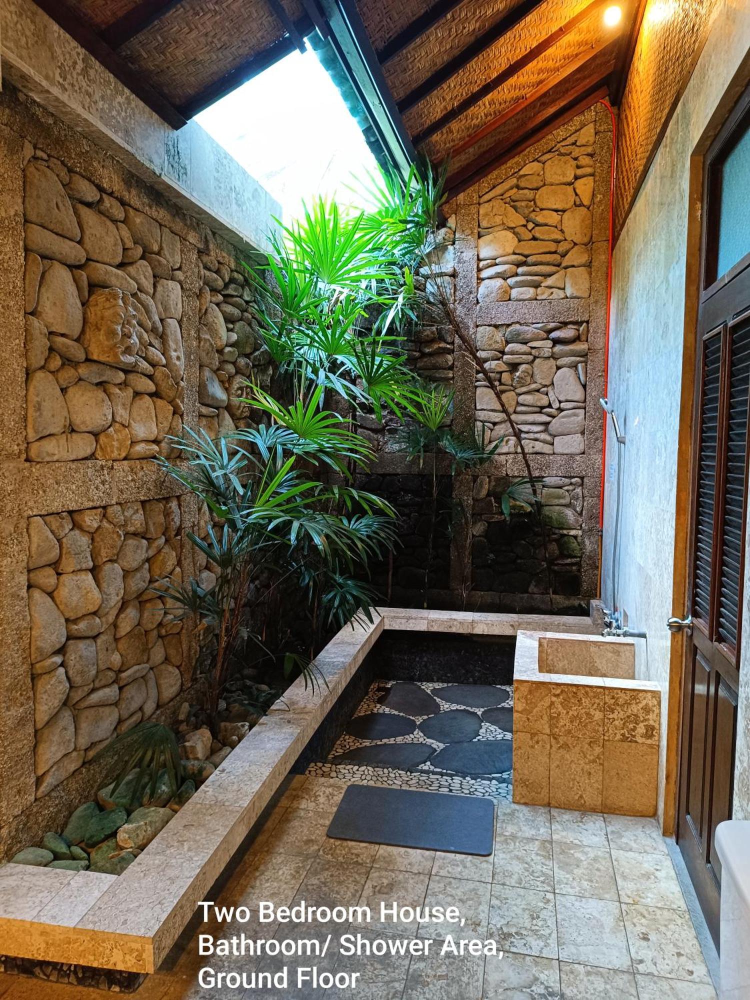 Guci Guesthouses ウブド エクステリア 写真