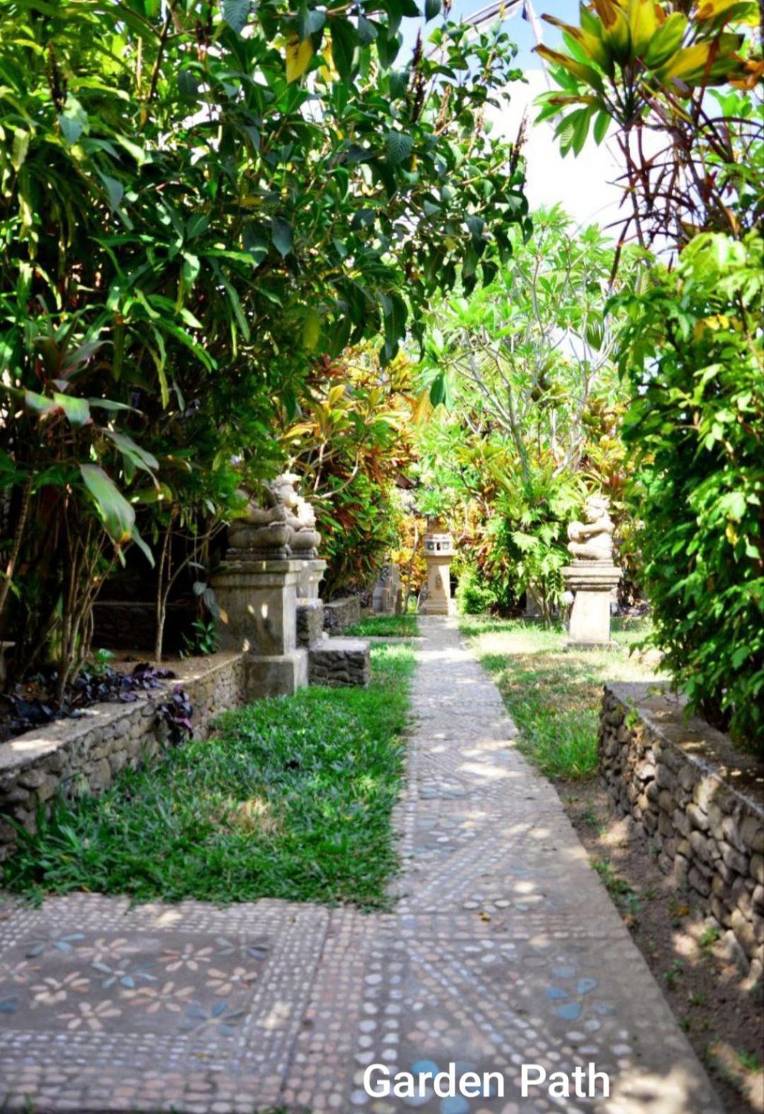 Guci Guesthouses ウブド エクステリア 写真